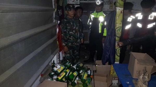 Polisi Gerebek Gudang Penyimpanan Minuman Keras di Kota Banjar, Puluhan Botol Miras Disita