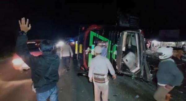 Bus Pariwisata Rombongan SMK Kecelakaan di Turunan Ciater Subang, Diduga Akibat Rem Blong