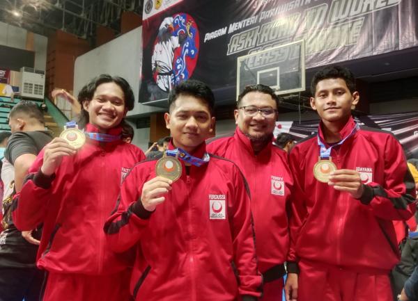 Hebat! Tim Karate Beregu Putra Kabupaten Lumajang Raih Medali Emas di Kejuaraan Nasional