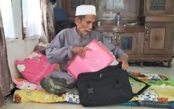 Jemaah Haji Tertua Asal Lebak Banten Pergi ke Tanah Suci Bersama Istri, lnilah Ceritanya