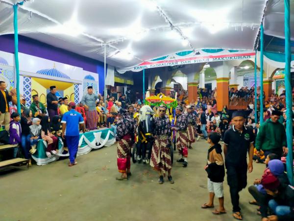 Puluhan Pertunjukan Seni Memukau dalam Perayaan Haul Desa Banaran