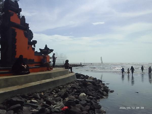 Pantai Tirta Ayu Balongan di Indramayu Tawarkan Panorama Laut yang Eksotis
