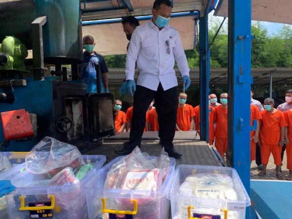 BNNP Kepri Musnahkan Sabu 43 Kg Lebih dan 39 Ribu Butir Ekstasi, Tangkap 11 Tersangka