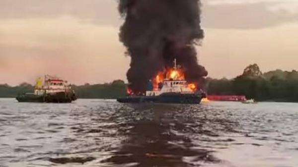 Kebakaran Kapal di Sungai Barito, 10 Orang Hilang, Empat Selamat