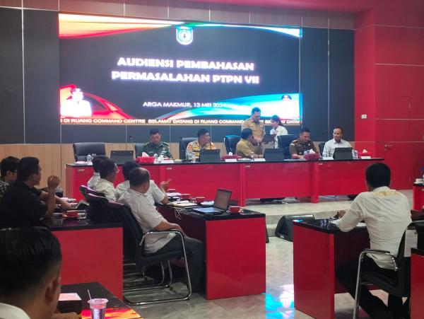 Audiensi Masyarakat dan PTPN VII Deadlock