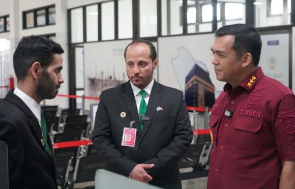 Tak Perlu Di Arab Saudi, Jamaah Haji Urus Dokumen Imigrasi Di Bandara Jakarta, Solo dan Surabay