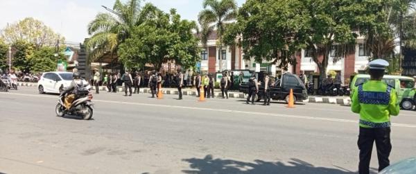 Jaga Ketat Sidang Kopek di PN Karanganyar, Polisi Kerahkan 114 Personel Bersenjata Lengkap