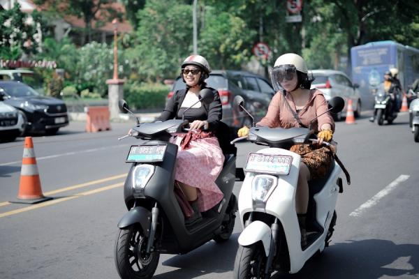Menyala! Pesona Wanita Semarang Naik Honda EM1 e: di Morning Ride