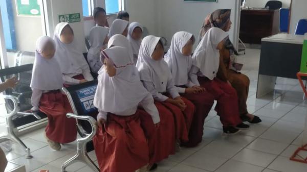 16 Pelajar SD Cidadap I Sukabumi Alami Pusing dan Mual usai Makan Jajanan Stik Pedas di Sekolah