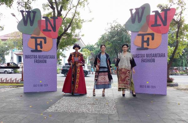Meriahkan HUT Dekranas ke-44, Wastra Nusantara Fashion Hadir Perdana di Kota Surakarta