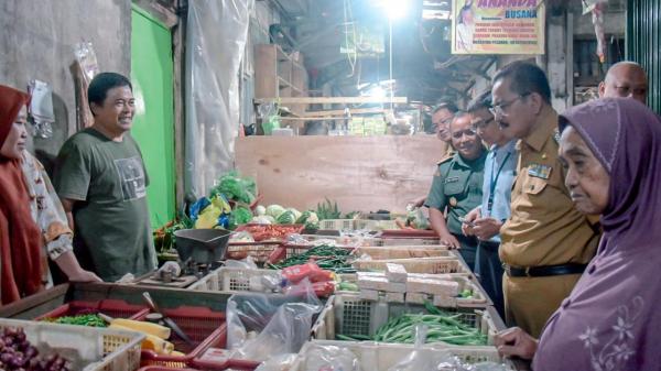 Pj Bupati Ciamis Sidak ke Pasar Sindangkasih, Harga Kubis Naik 100 Persen