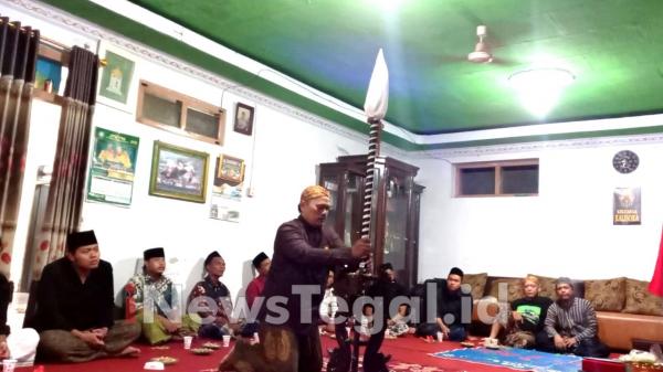 Tombak Kiai Plered di Jamas Sebelum Kirab HUT Kabupaten Tegal Ke 423