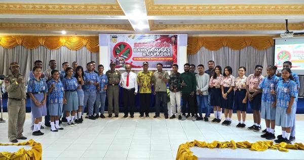 Cegah Bahaya Miras dan Narkoba di Yapen, Satpol PP Prov. Papua Gelar Sosialisasi Bagi Generasi Muda