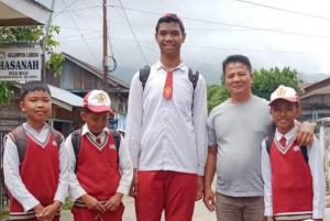 Sagil Muhammad Rizki Bocah Usia 12 Tahun di Kerinci Miliki Tinggi Badan 2 Meter Jadi Sorotan Netizen