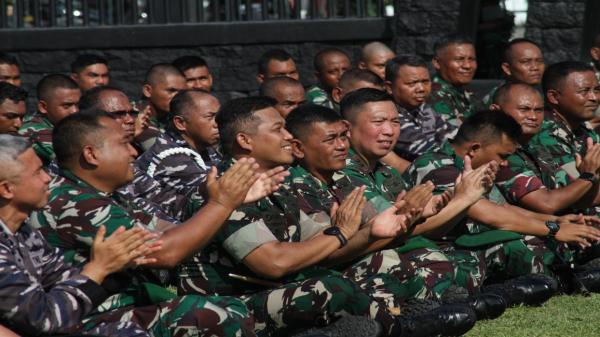 Panglima TNI Berikan Kejutan Umrah untuk Prajurit dan PNS TNI yang Rutin Sholat