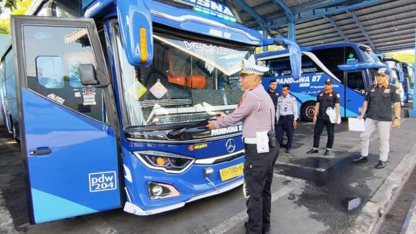 Antisipasi Lakalantas Petugas Gabungan Sidak Ram check ke Sejumlah PO Bus di Boyolali