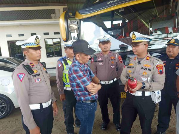 Duh! Satlantas Polres Brebes Temukan Pelanggaran Saat Inspeksi Kelayakan Bus Pariwisata