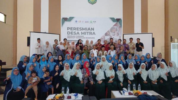 Dosen Farmasi Institut Teknologi Bandung Resmikan Desa Mitra di Tanjungsari Tasikmalaya