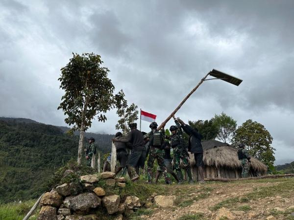 Begini Aksi Koops Habema TNI Respons Kebutuhan Penerangan Warga di Homeyo serta Wilayah Lain