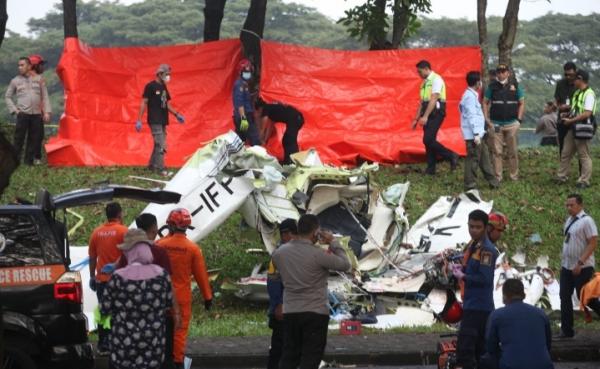 Pesawat Latih PK-IFP Jatuh di BSD Tiga Orang Meninggal Dunia, Polres Tangsel Amankan Lokasi