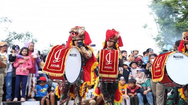 Kirab Drumband Integrasi Latsitarda Nusantara Pukau Warga Kota Samarinda