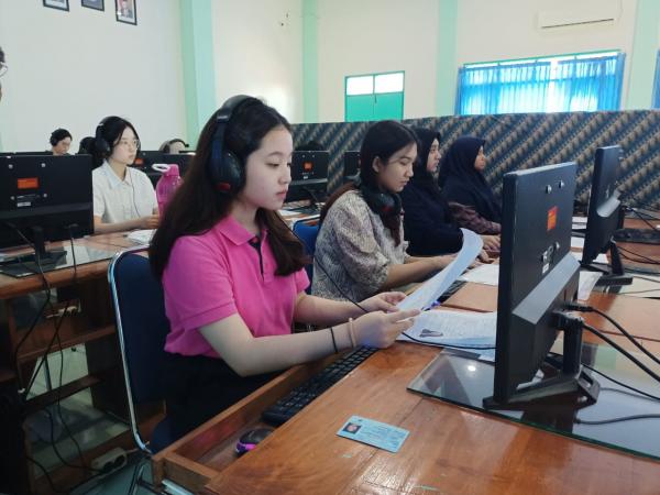 Gelar Ujian Bahasa Mandarin, SMA Nurul Jadid Diserbu Puluhan Peserta Luar Daerah