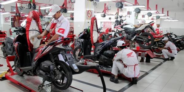 Pemilik Kendaraan Wajib Tahu, Ini Manfaat Perawatan Motor Berkala