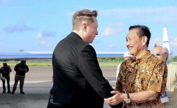 Elon Musk Disambut Luhut Pandjaitan di Bali, Starlink Siap Beroperasi Penuh