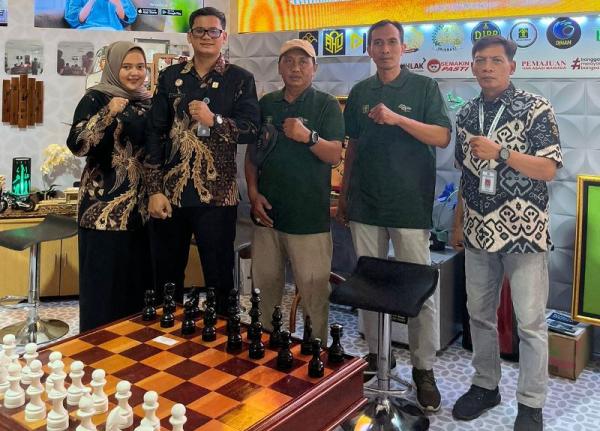 Stand Kemenkumham Jateng Raih Terbaik II di Pameran Dekranas Expo 2024, Rutan Banjarnegara Ambil Bag