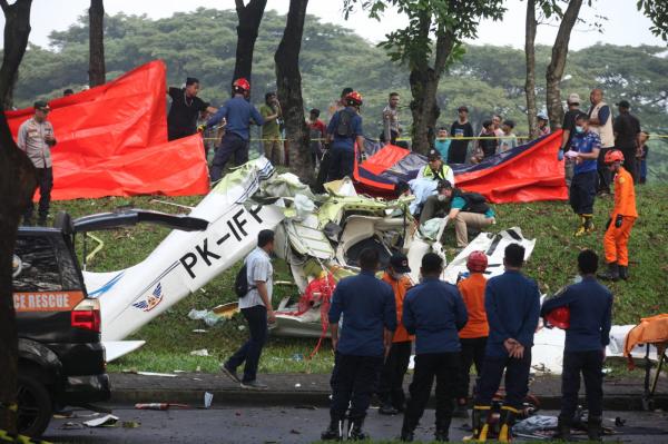 Breaking News, Tiga Orang Meninggal Dalam Peristiwa Pesawat Jatuh di BSD Tangsel