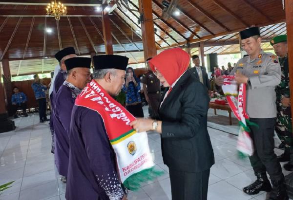 Bupati Grobogan Minta Pendamping Haji Untuk Melayani Jamaah Lansia Dengan Sabar
