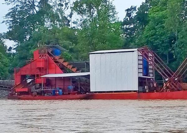 Heboh Kapal Keruk Emas Milik Tiongkok Berkeliaran di Sungai Aceh Barat