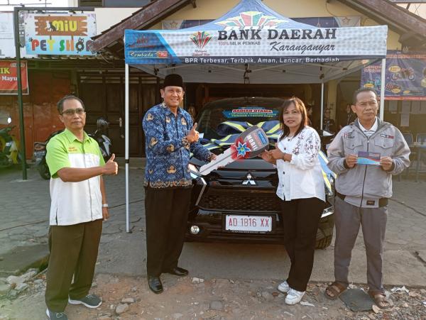 Penjual Pasar Jaten Dapat Mobil Undian Sembada Plus Tabungan Bank Daerah Karanganyar