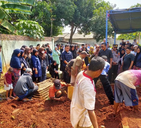 Suasana Haru saat Pemakaman Mayor Purn Suwanda Korban Pesawat Jatuh di BSD