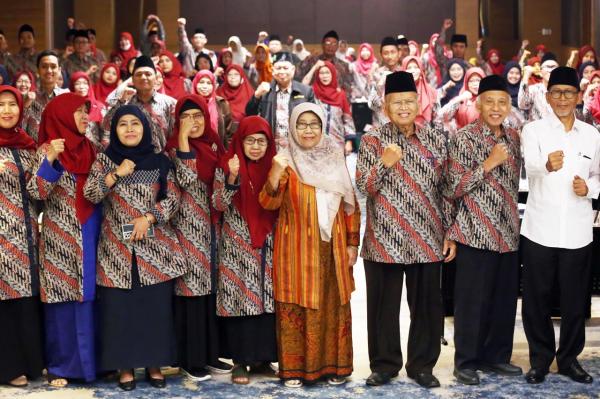 Pembina Yayasan Khadijah Masruroh Wahid Ingatkan Pentingnya Pendidikan Berbasis Islam di Era Digital