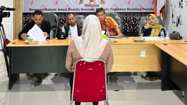 8 Peserta Calon Anggota Panwaslu Kecamatan di Bateng Ikuti Tes Wawancara