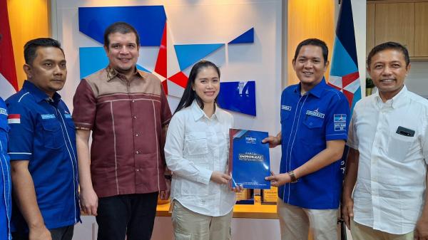 Tim Pemenangan Bobby Nasution Ambil Formulir Pendaftaran Bacalon Gubernur Sumut ke Partai Demokrat