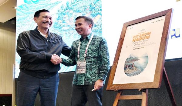 Luhut Binsar Pandjaitan Puji Buku Citarum Harum pada WWF ke-10 di Bali