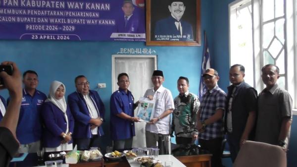 Bakal Calon Bupati Ali Rahman Kembalikan Berkas Pendaftaran ke DPC Demokrat Dan DPD PAN Way Kanan