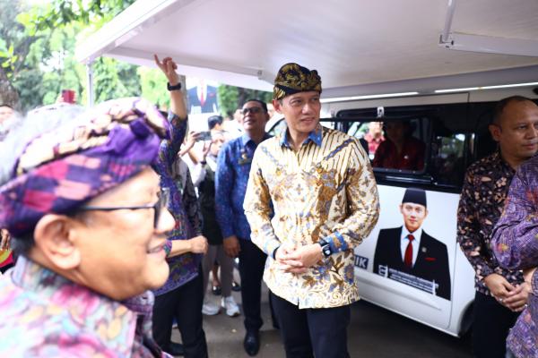 Jemput Bola hingga ke Desa, Menteri AHY Luncurkan Mobil Layanan Elektronik di Bali