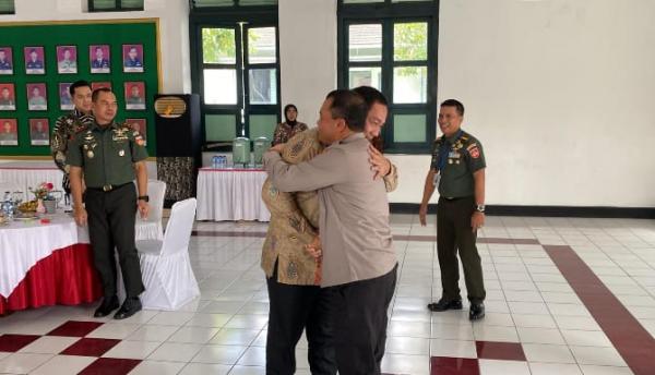 Momen Hendi dan Ahmad Luthfi Berpelukan di Tengah Hangat Isu Pilgub Jateng 2024