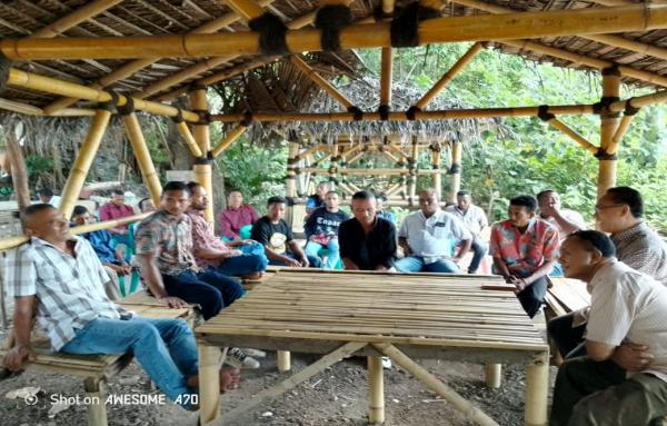 Sambangi Warga Bolowolon, Sebas Salang Dengar Keluh Kesah Sekaligus Bagikan Visi Masa Depan NTT