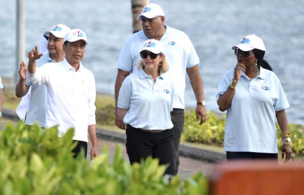 Presiden Jokowi Tunjukan Konservasi Mangrove pada Kepala Negara dan Delegasi KTT WWF