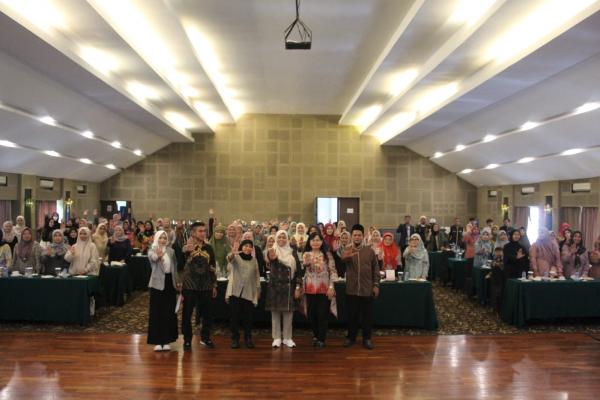 YAPINA dan KPPPA Beri Pelatihan Penguatan Keluarga Penyintas Bencana di Cianjur