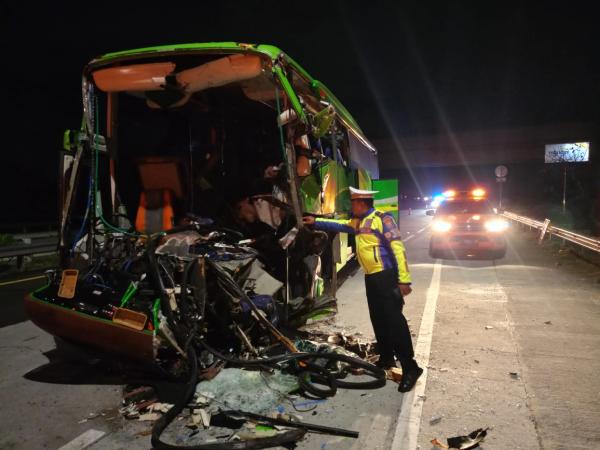 Kecelakaan Bus Pariwisata Rombongan Siswa SMP Malang di Tol Jombang, 2 Tewas, 15 Luka-luka