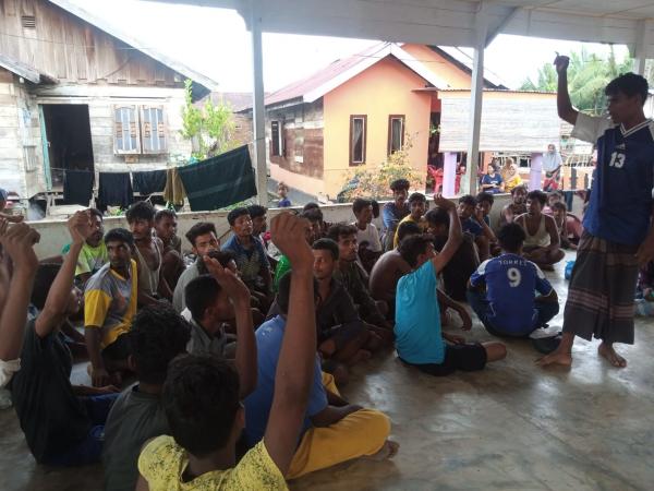 Warga Langkat Geger Puluhan Pengungsi Rohingya Masuk Desa