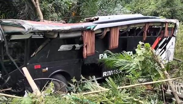 Kecelakaan Maut di Tanggamus: Bus Pariwisata Rem Blong, Puluhan Penumpang Terluka