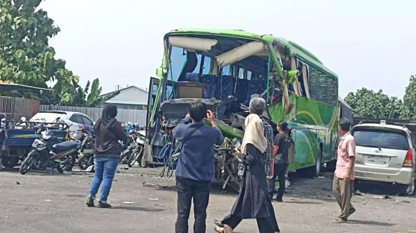 Begini Pengakuan Sopir Truk soal Detik-detik Ditabrak Bus Pariwisata di Tol Jombang