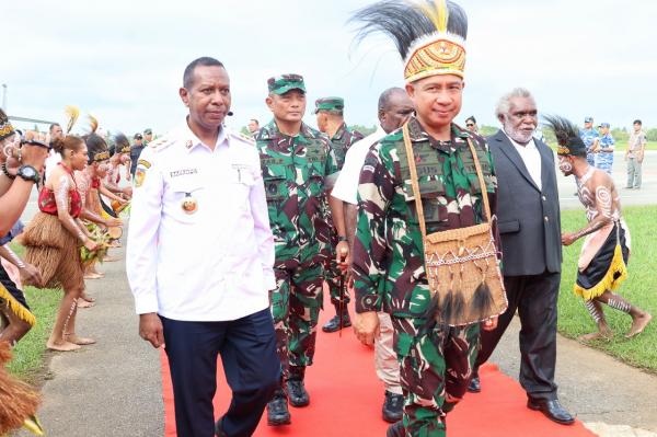 Panglima TNI Agus Subiyanto Kunker ke Papua Selatan Tinjau Lahan Pertanian