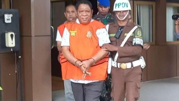 Berkas Perkara Korupsi Mantan Wali Kota Tual Adam Rahayaan Dilimpahkan ke Pengadilan